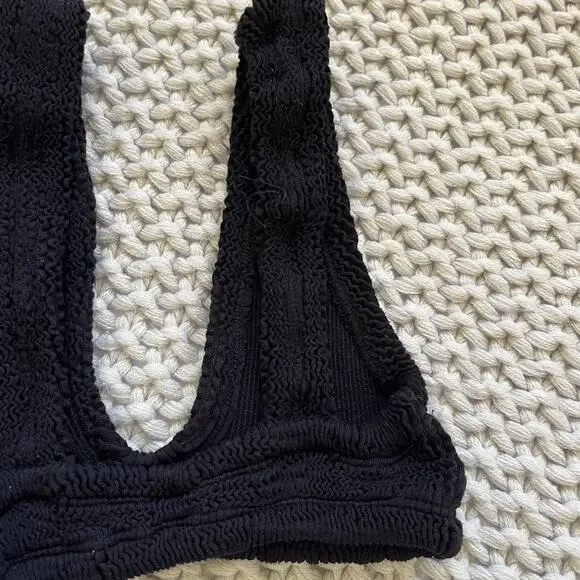 Skatie• ‘Sami’ SUPERSTRETCH Bikini Top in Black - Picture 8 of 16